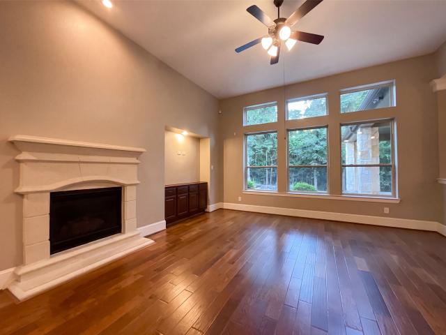 House for sale in Holly Creek, The Falls at Imperial Oaks