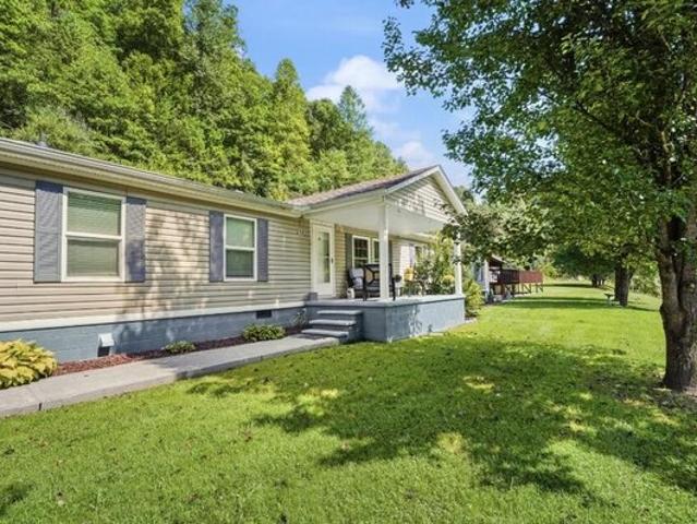 House for sale in Vest, Knott County