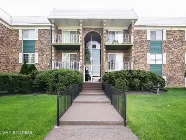 Condo for rent in Arlington Heights