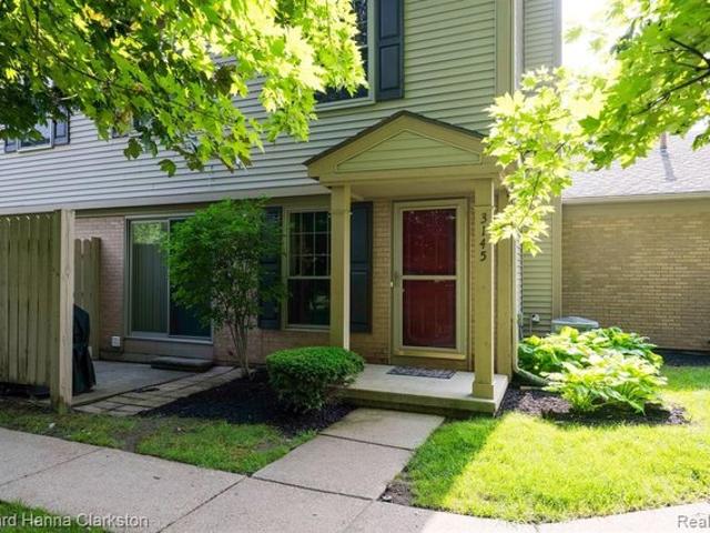 Townhouse for sale in Waterford, Michigan