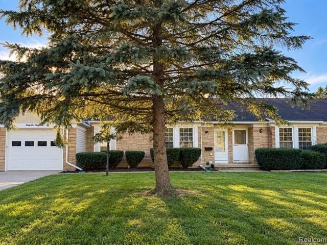 Townhouse for sale in Pinewood Downs, Mount Morris Charter Township