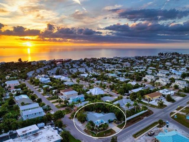 House for sale in Holmes Beach, Florida