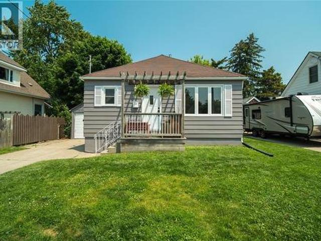 House for sale in Brights Grove, Ontario