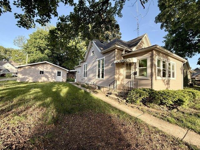 House for sale in Clinton, Illinois