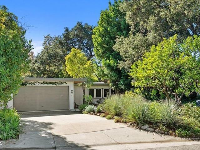 House for sale in La Canada Flintridge, California