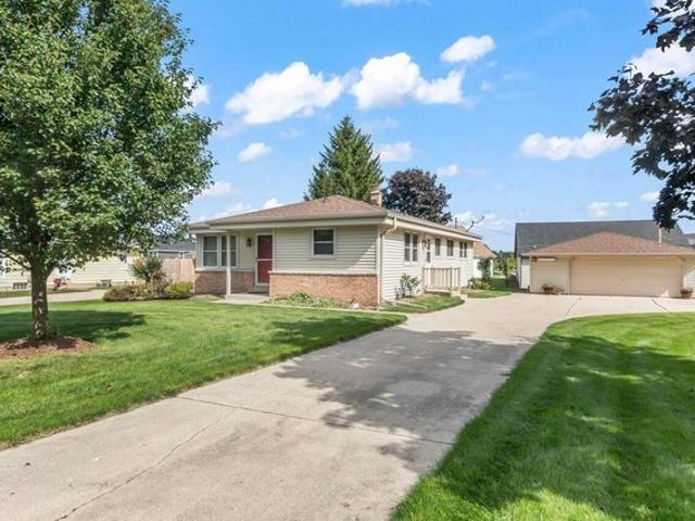 House for sale in City of Pewaukee, Waukesha County