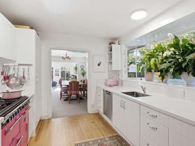 House for sale in Chaslands, Canterbury