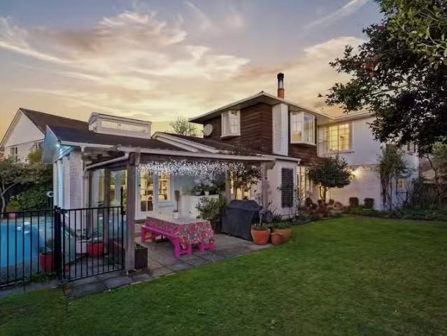 House for sale in Chaslands, Canterbury