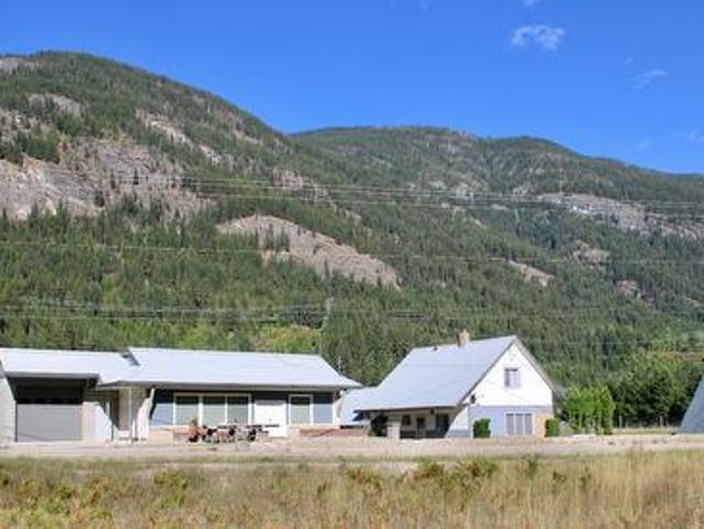 House for sale in Crescent Valley, British Columbia