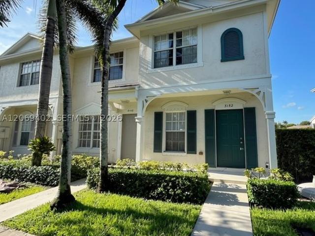 Townhouse for sale in Dania, Florida
