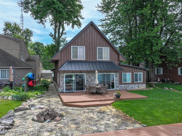 House for sale in Fenton, Michigan