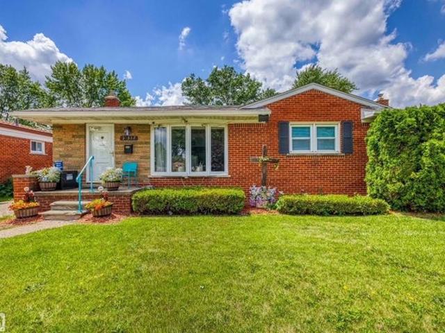 House for sale in Fraser, Michigan