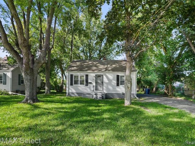 House for sale in Flint, Genesee County