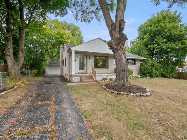 House for sale in Bel-Aire Hills, Farmington