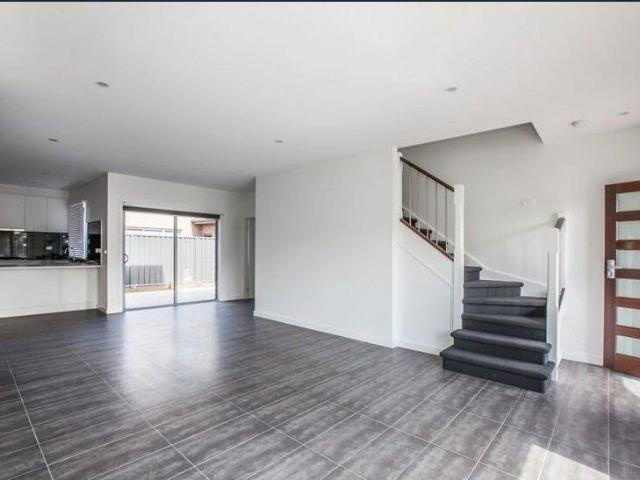 Townhouse for rent in Keon Park, Melbourne