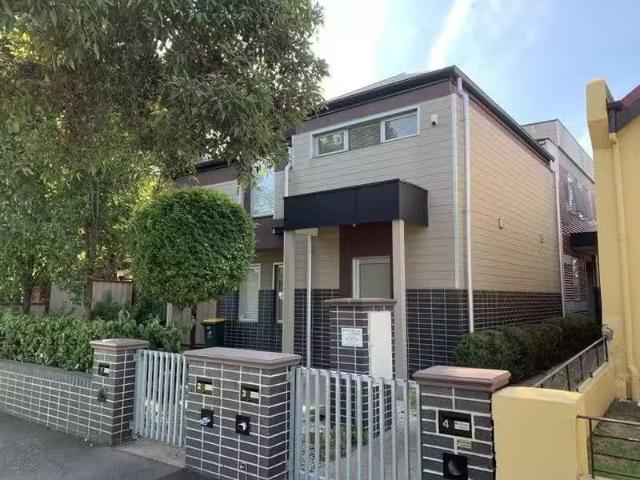 Condo for rent in Fitzroy