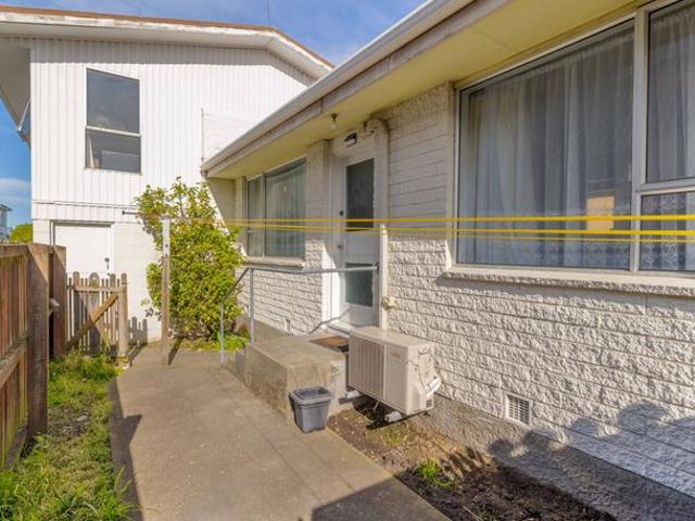 Apartment for rent in Chaslands, Canterbury