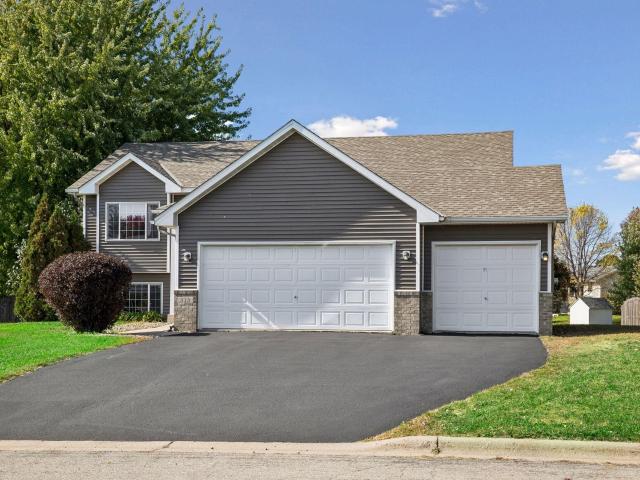House for sale in Lonsdale, Rice County