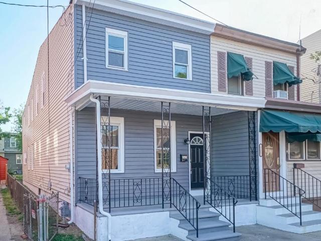 Townhouse for sale in Gloucester City