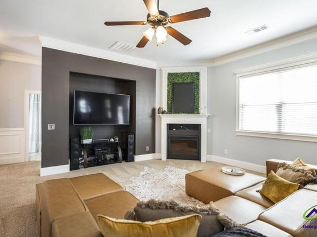 House for sale in Kathleen, Georgia