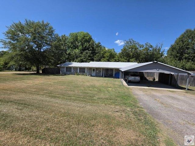 House for sale in Hooks, Texas