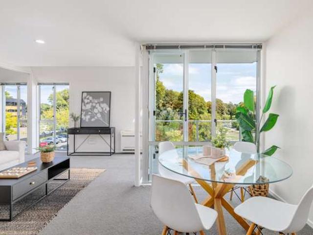 Apartment for sale in Heathcote, Canterbury