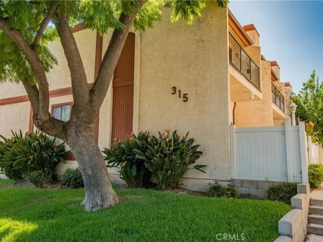 Townhouse for sale in Pasadena, California