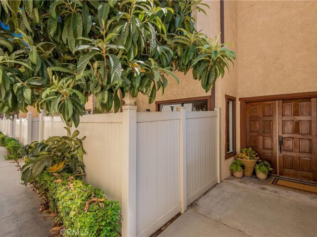 Townhouse for sale in Pasadena, California