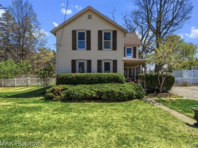 House for sale in Fenton, Michigan