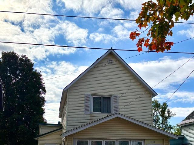 House for sale in Ishpeming, Marquette County