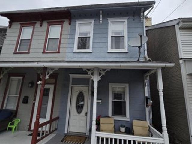 Townhouse for sale in Womelsdorf, Pennsylvania