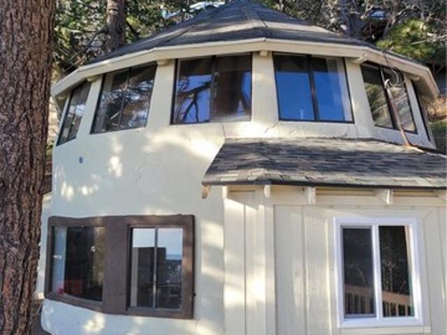 House for sale in Green Valley Lake, California