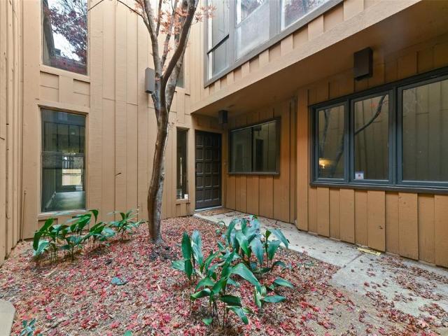 Property for sale in Farmers Branch, Texas