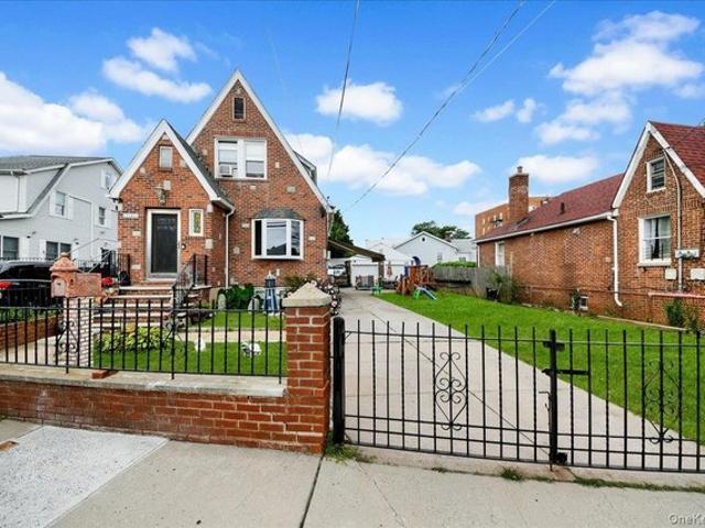 House for sale in The Bronx, Arverne