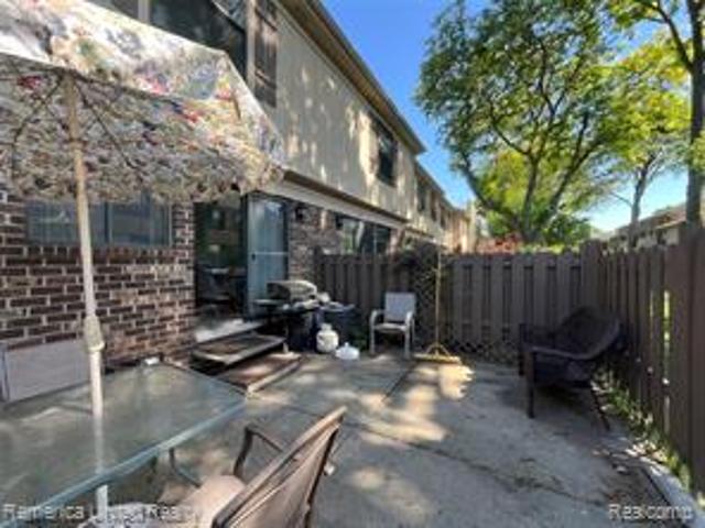 Condo for sale in Warren, Michigan