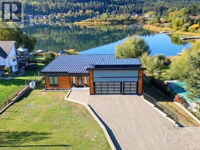 Property for sale in Pinantan Lake, Area P (Rivers and the Peaks)