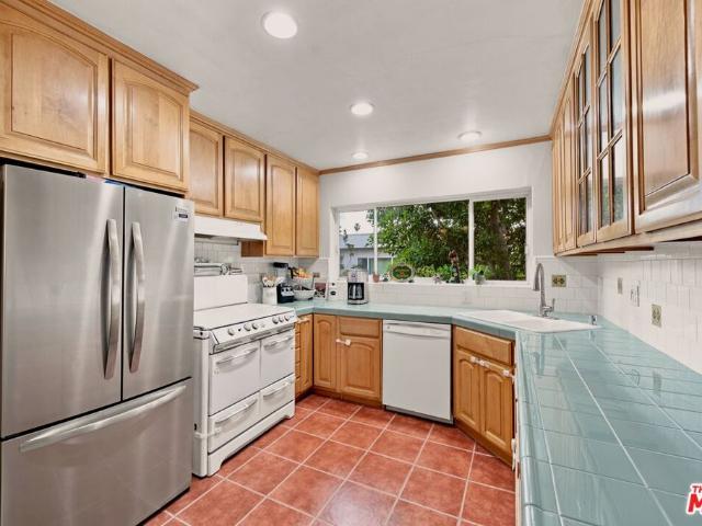 Condo for sale in Palms, Los Angeles