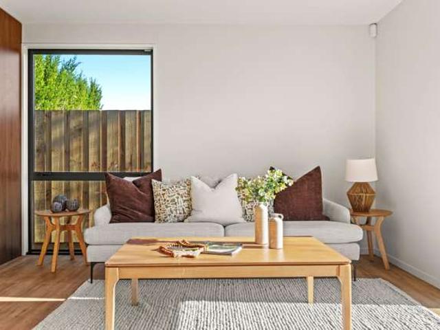 Apartment for sale in Chaslands, Canterbury