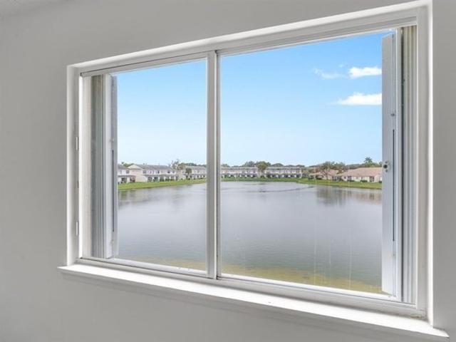 Townhouse for sale in Dania, Florida