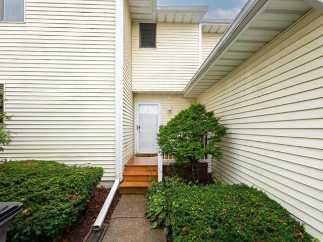 Townhouse for sale in Davenport, Iowa
