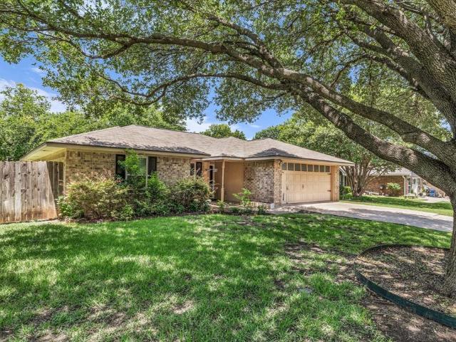 House for sale in Hewitt, Texas