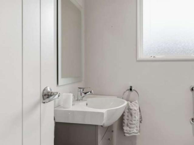 Property for sale in Chaslands, Canterbury