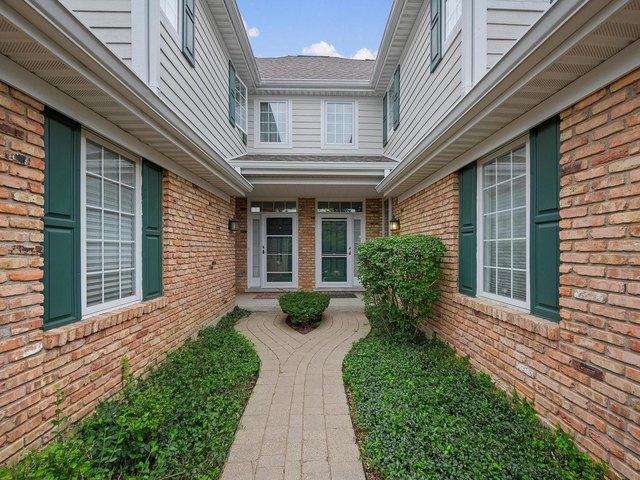 Townhouse for sale in Clarendon Hills, DuPage County