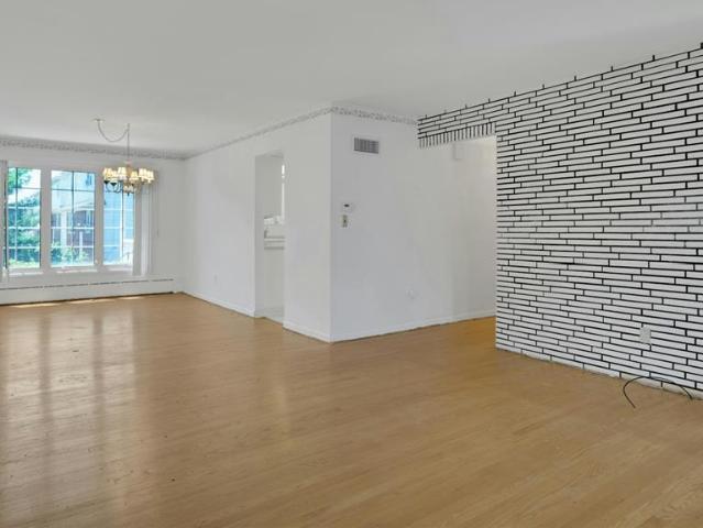 House for sale in Lyndhurst, New Jersey
