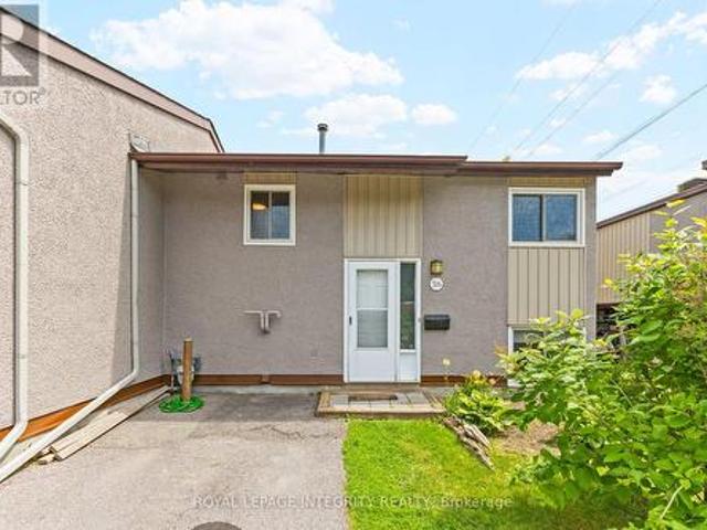 Townhouse for sale in Ottawa