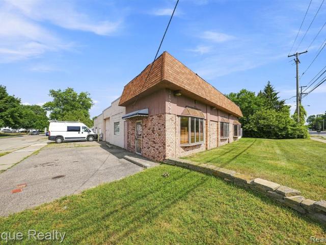 Commercial for sale in Saint Clair Shores, Michigan