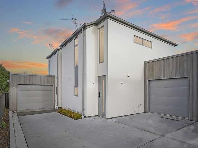 Townhouse for sale in Heathcote, Canterbury