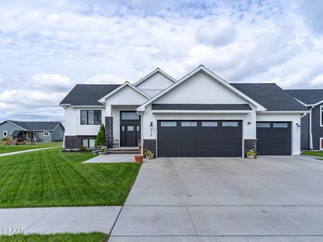 House for sale in Grand Forks, Grand Forks County