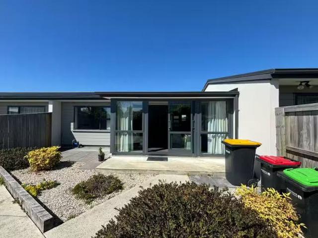 Apartment for rent in Chaslands, Canterbury