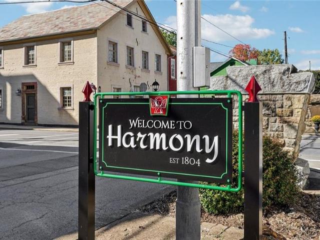 Townhouse for sale in Harmony, Pennsylvania
